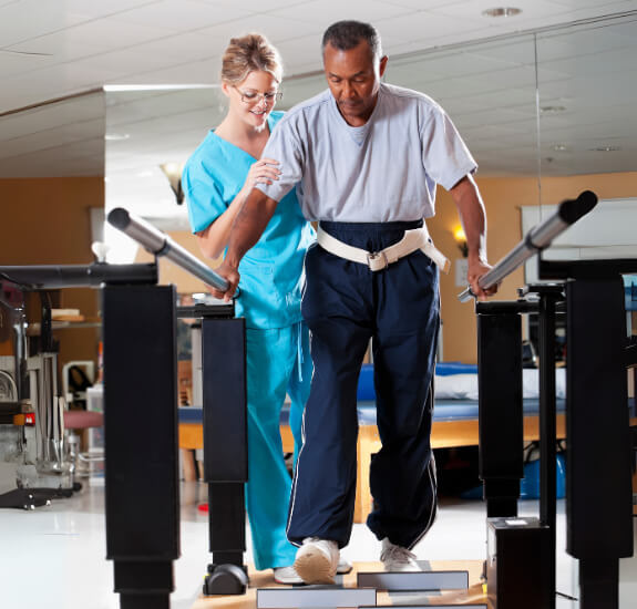 professional trainer providing physical therapy in Brandon, FL